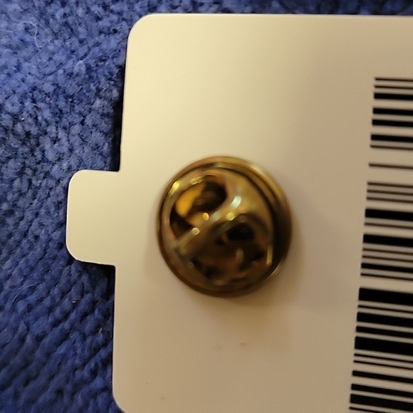 Nativity scene pin - Picture 3 of 3